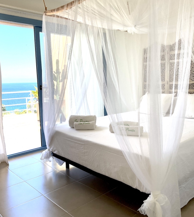 resa estates puig den mar huis huren zomer ibiza masterbedroom ok.jpg